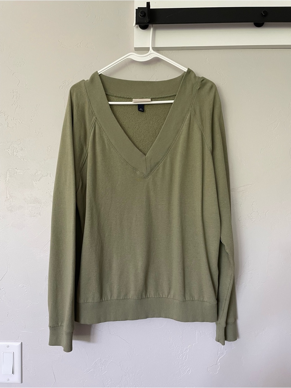 Universal Thread Women’s Leisure Studio French Terry Pullover in Olive Green